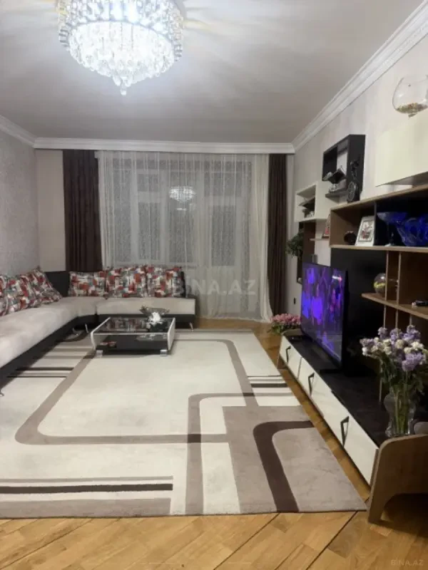 Satılır 3 otaqlı mənzil 165 m²