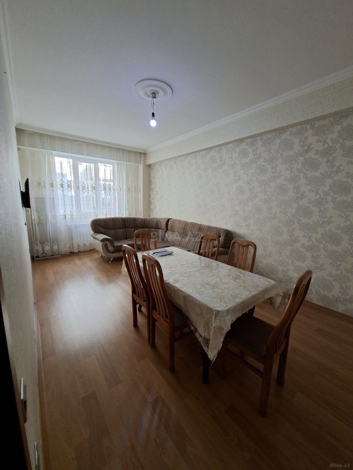 Kirayə verilir 2 otaqlı mənzil 62 m²
