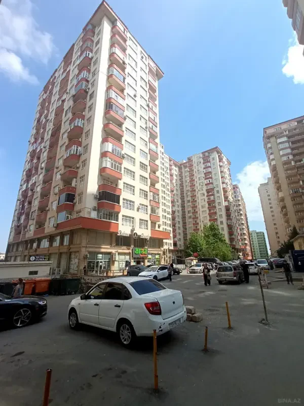 Satılır 3 otaqlı mənzil 135 m²