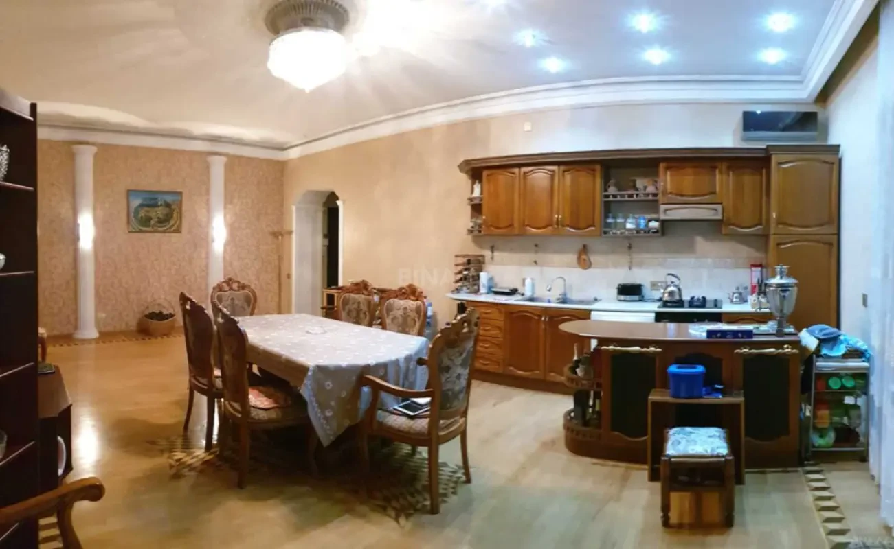 Satılır 4 otaqlı mənzil 150 m²