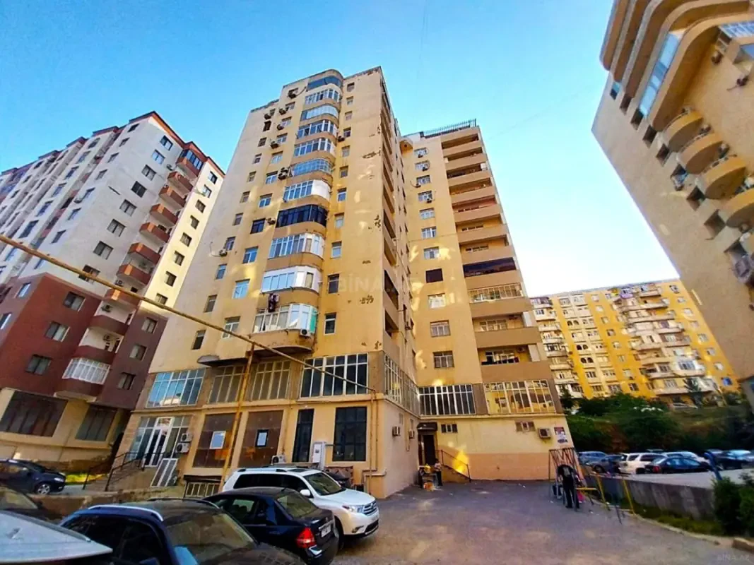 Satılır 3 otaqlı mənzil 135 m²