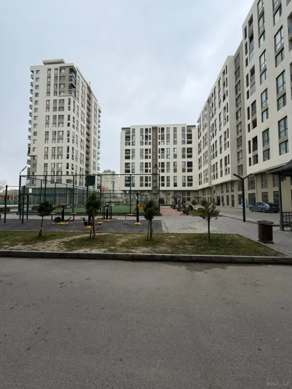 Satılır 4 otaqlı mənzil 146 m²