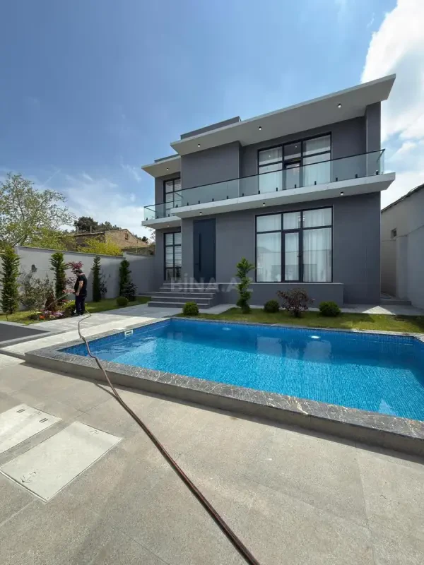 Satılır 5 otaqlı həyət evi 300 m²