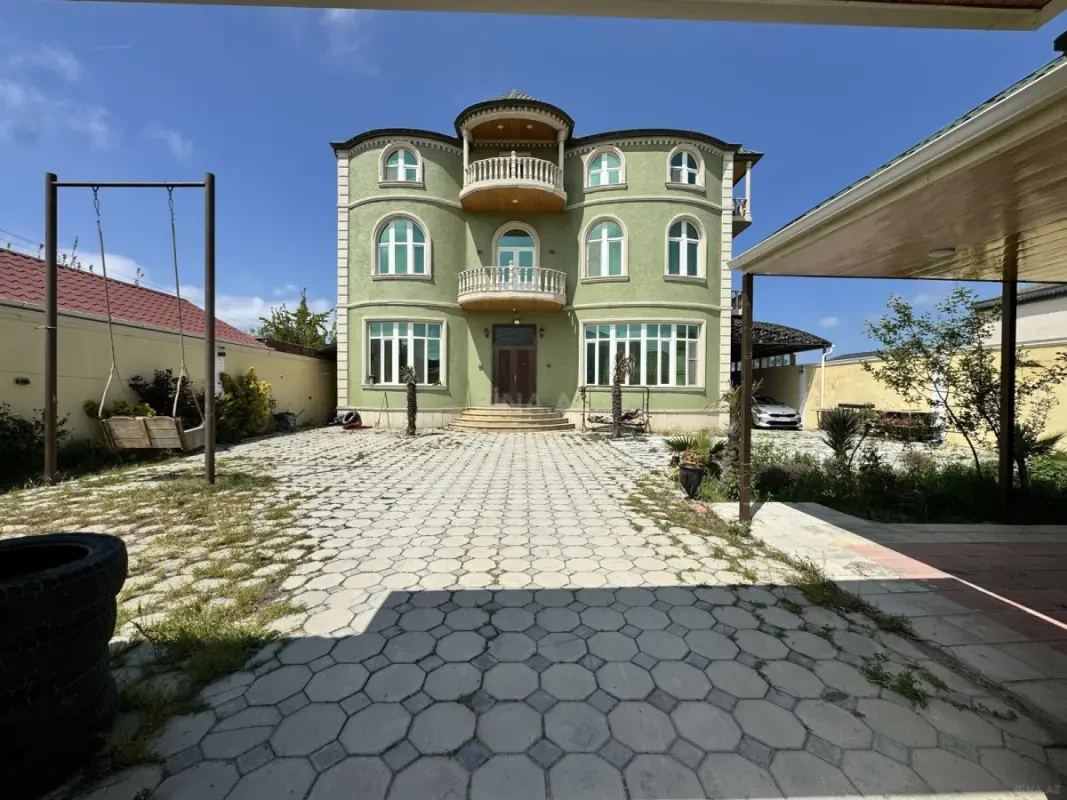 Satılır 6 otaqlı həyət evi 525 m²