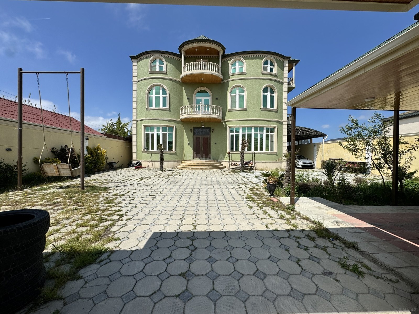 Satılır 6 otaqlı həyət evi 525 m²