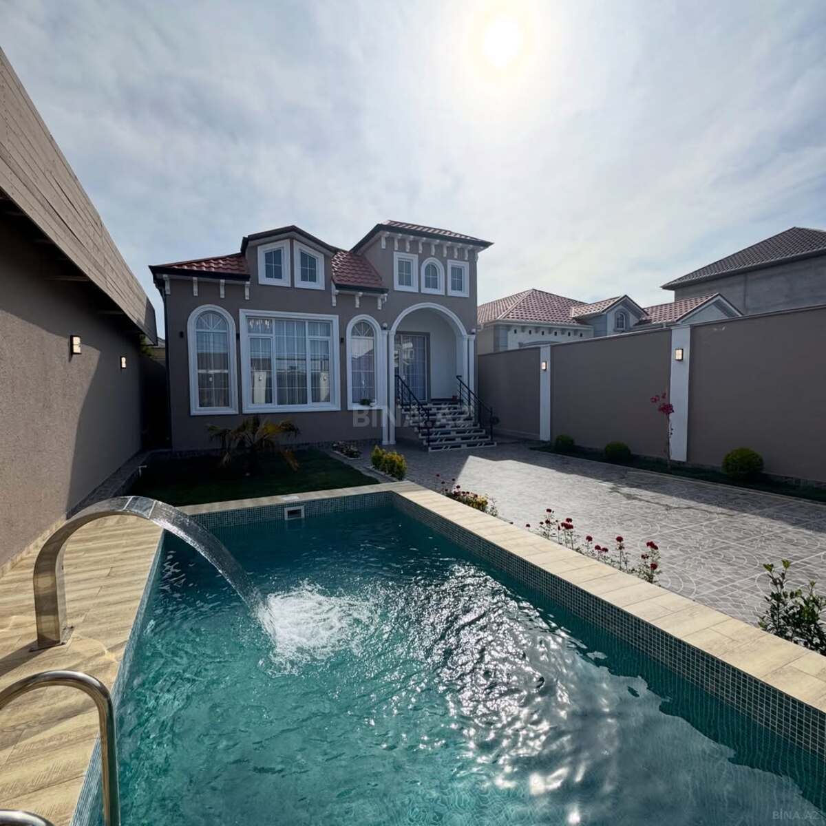 Satılır 4 otaqlı həyət evi 140 m²