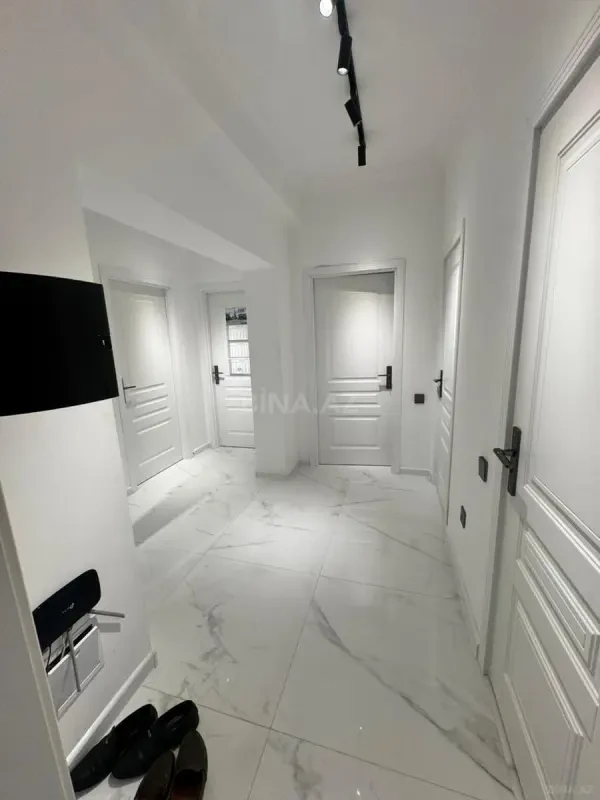 Kirayə verilir 2 otaqlı mənzil 105 m²