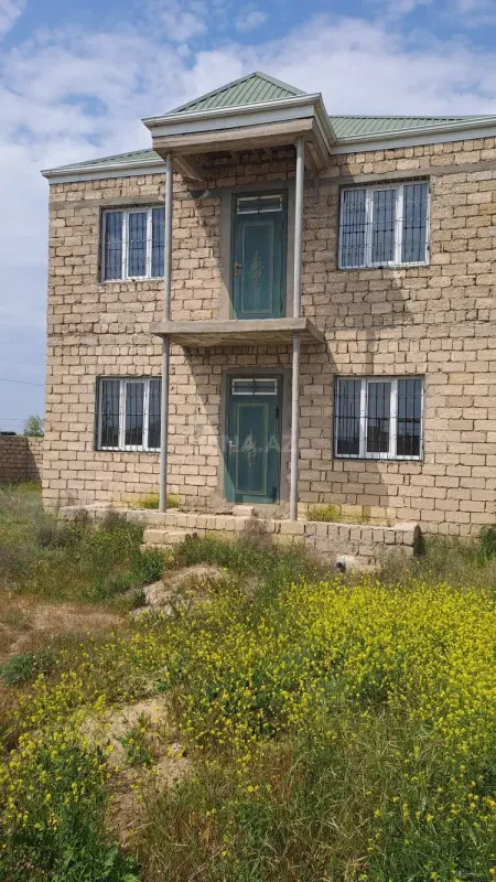 Satılır 7 otaqlı həyət evi 200 m²