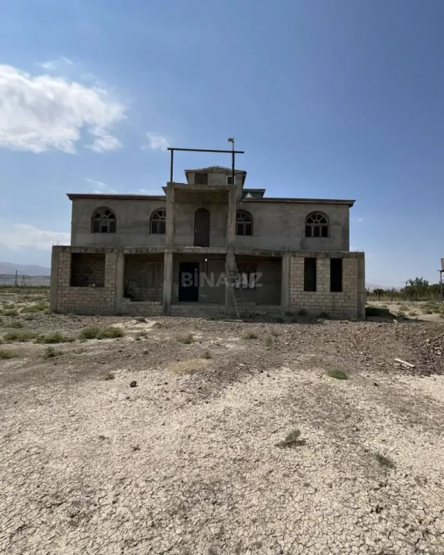 Satılır 11 otaqlı həyət evi 200 m²