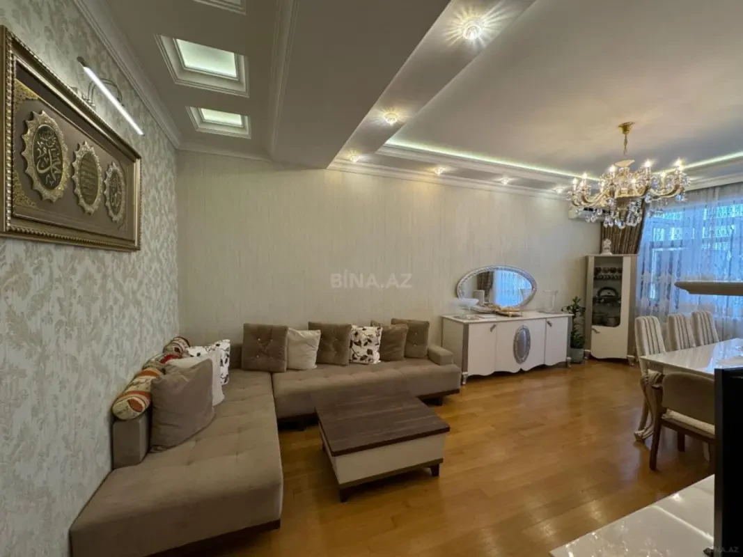 Satılır 4 otaqlı mənzil 131 m²