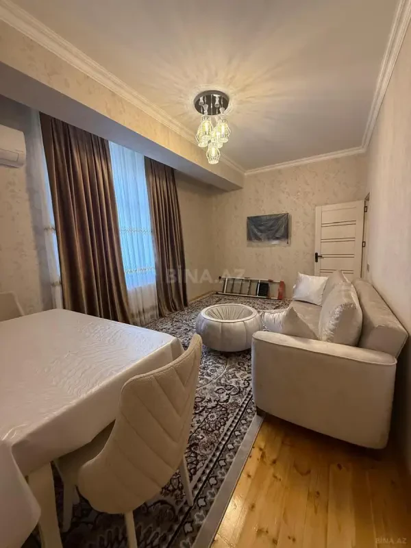 Kirayə verilir 2 otaqlı mənzil 85 m²