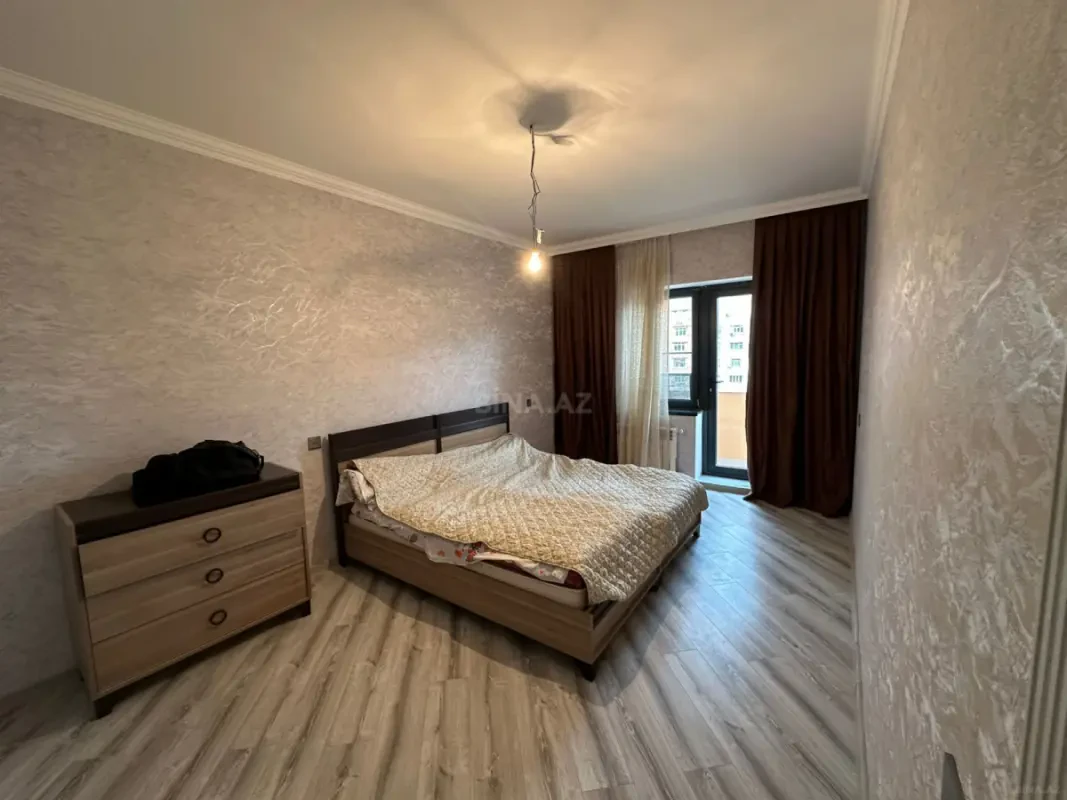 Satılır 5 otaqlı mənzil 120 m²
