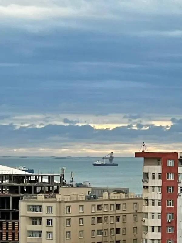 Satılır 4 otaqlı mənzil 175 m²