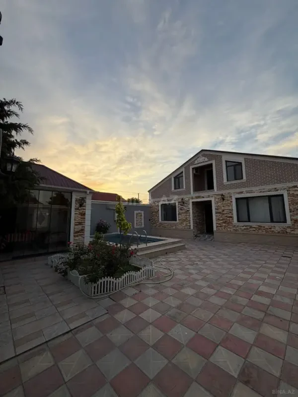 Kirayə verilir 4 otaqlı həyət evi 200 m²