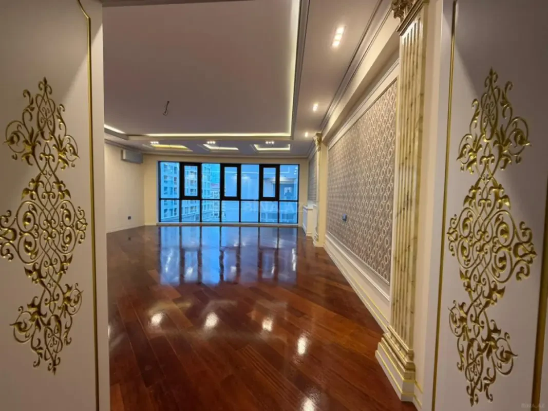 Satılır 3 otaqlı mənzil 215 m²