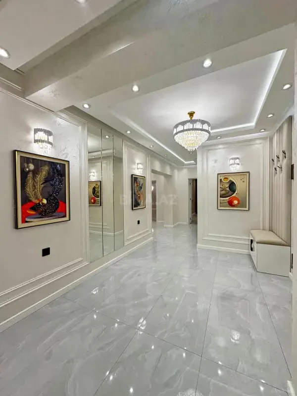 Satılır 4 otaqlı mənzil 153 m²