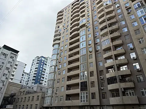 Satılır 4 otaqlı mənzil 200 m² — Bakı, Nizami 4 otaq 200.00 m²