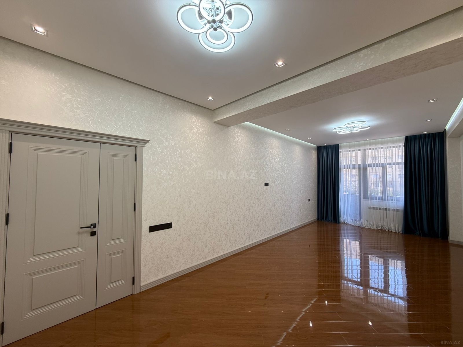 Satılır 3 otaqlı mənzil 148 m²