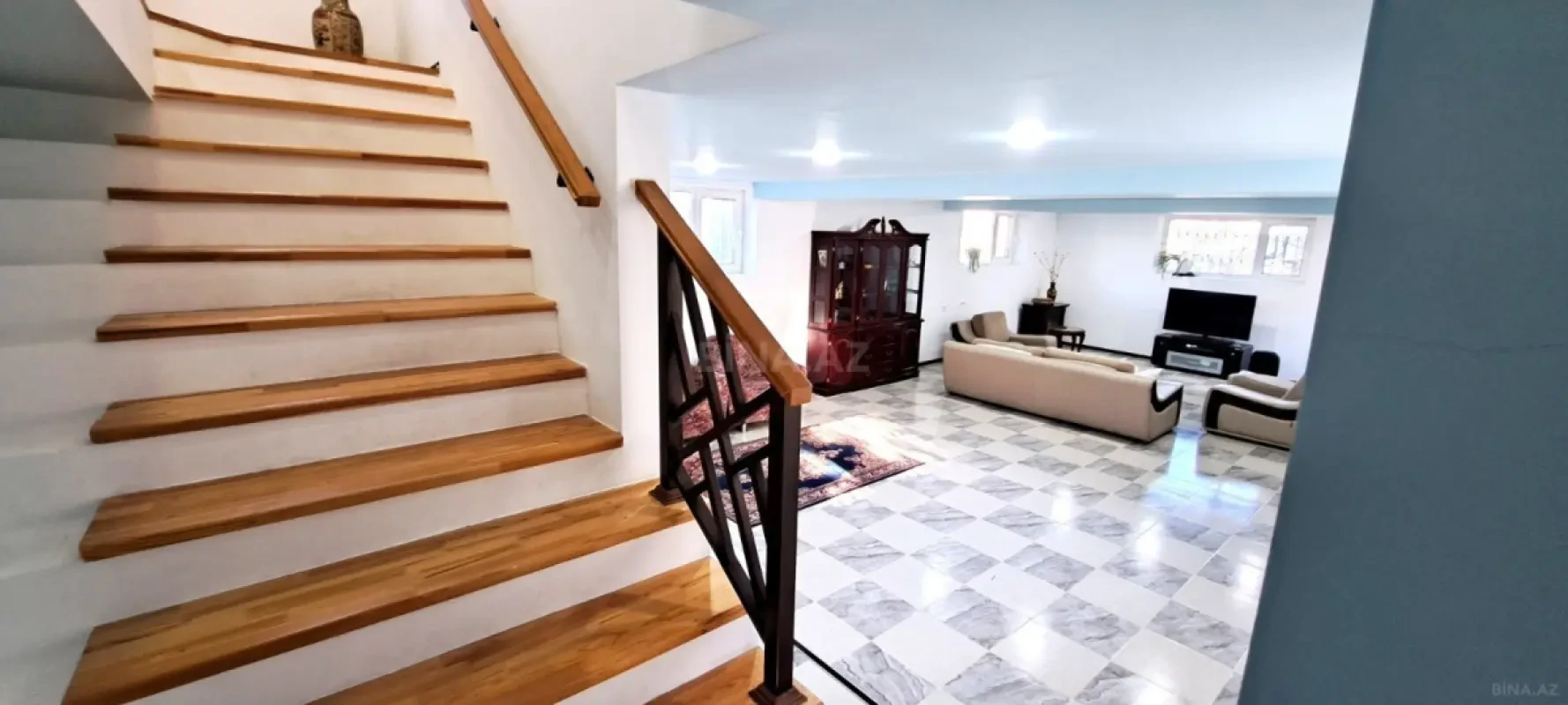 Satılır 6 otaqlı həyət evi 300 m²