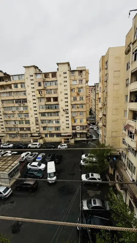 Satılır 4 otaqlı mənzil 90 m²