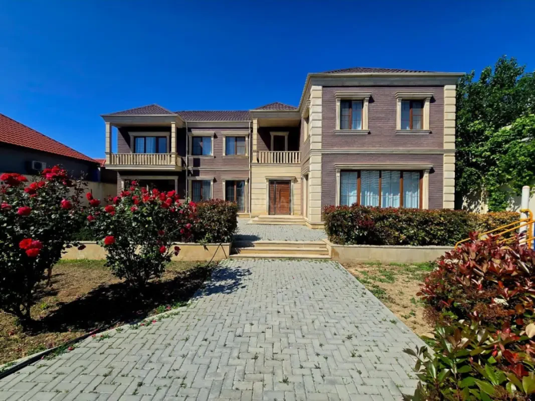 Satılır 6 otaqlı həyət evi 400 m²