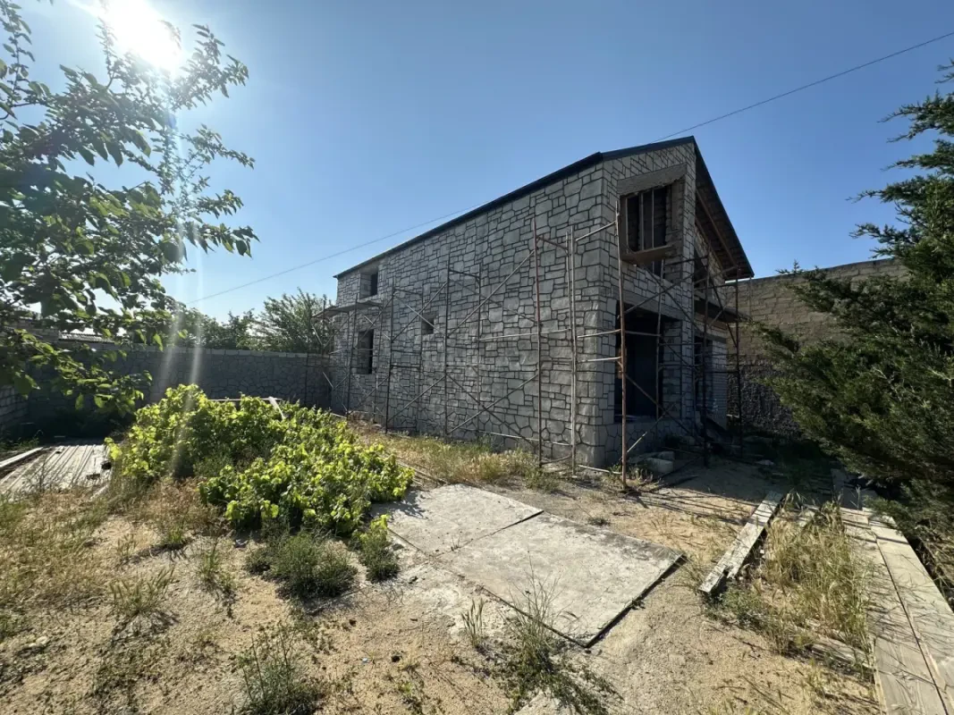 Satılır 4 otaqlı həyət evi 200 m²