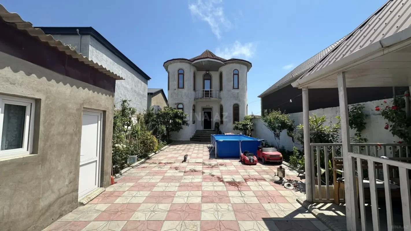 Satılır 6 otaqlı həyət evi 240 m²