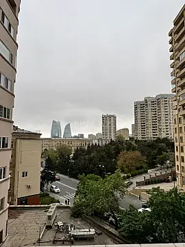 Kirayə verilir 3 otaqlı mənzil 102 m² — Bakı 3 otaq 102.00 m²