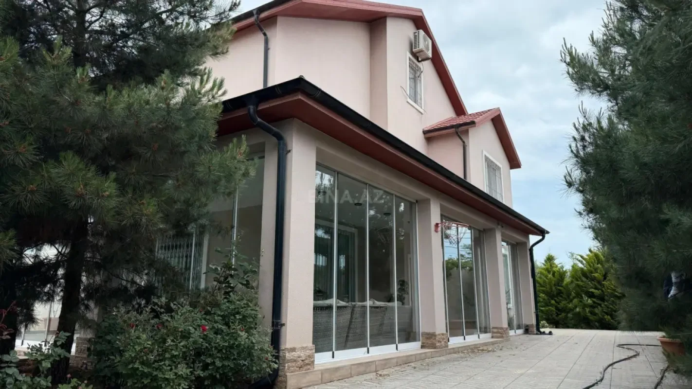 Satılır 5 otaqlı həyət evi 280 m²