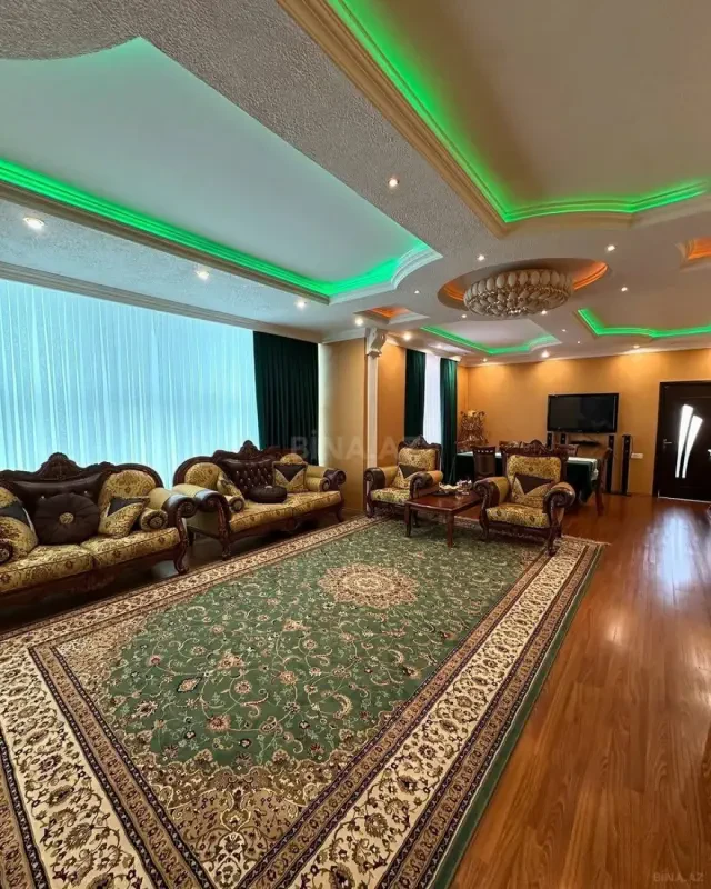 Satılır 4 otaqlı mənzil 210 m²