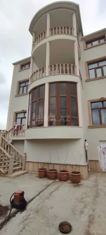 Satılır 6 otaqlı həyət evi 450 m²
