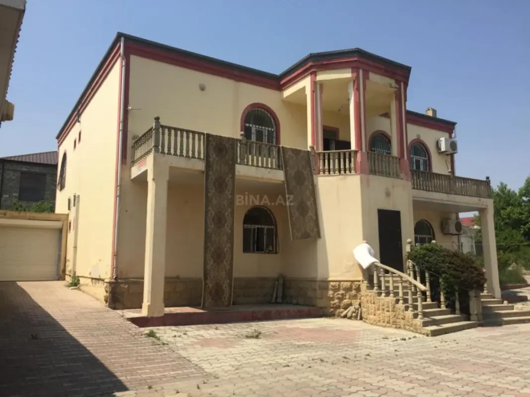 Satılır 10 otaqlı həyət evi 400 m²