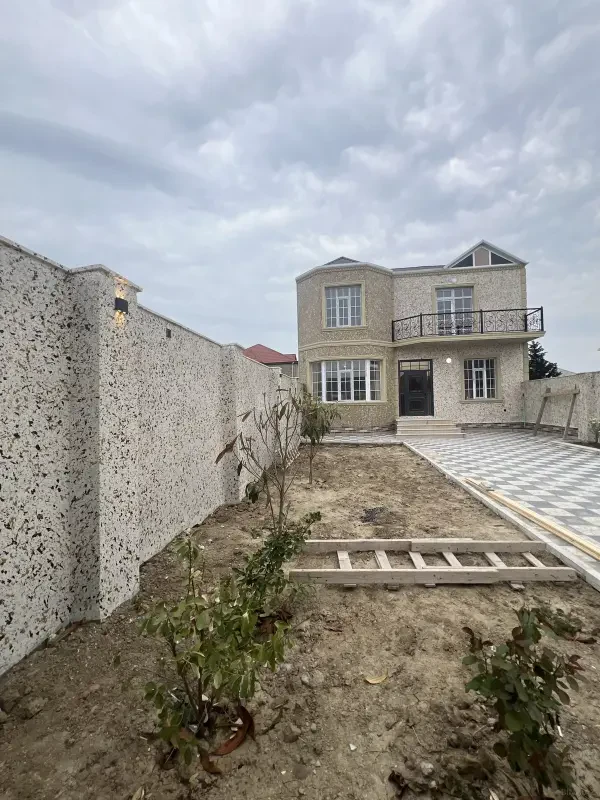 Satılır 5 otaqlı həyət evi 200 m²