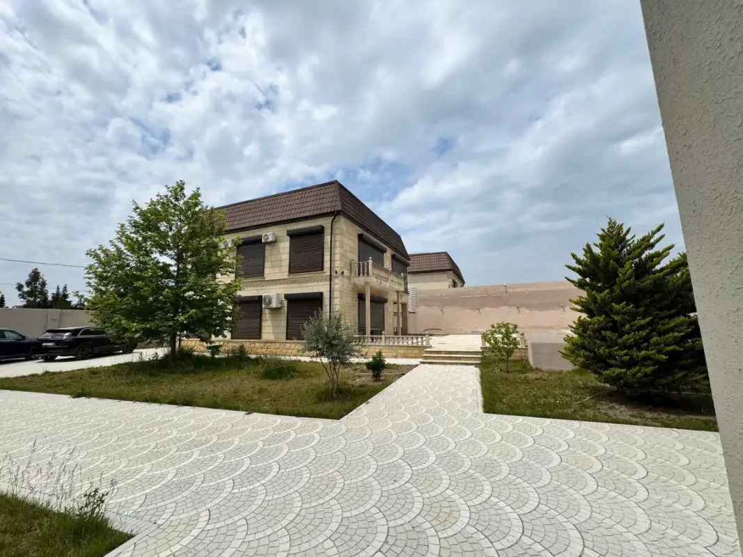 Satılır 6 otaqlı həyət evi 250 m²