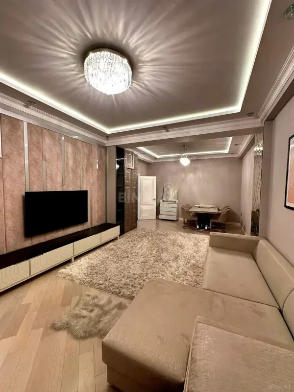 Kirayə verilir 2 otaqlı mənzil 90 m²