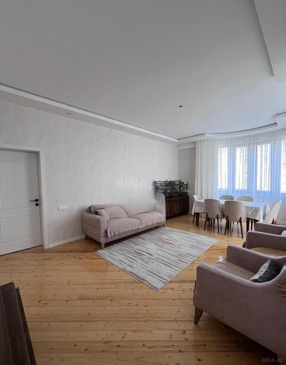 Satılır 3 otaqlı mənzil 133 m²