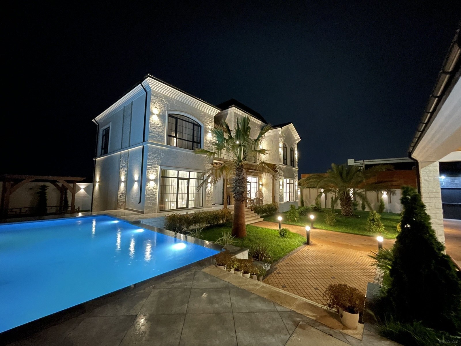 Satılır 7 otaqlı həyət evi 450 m²