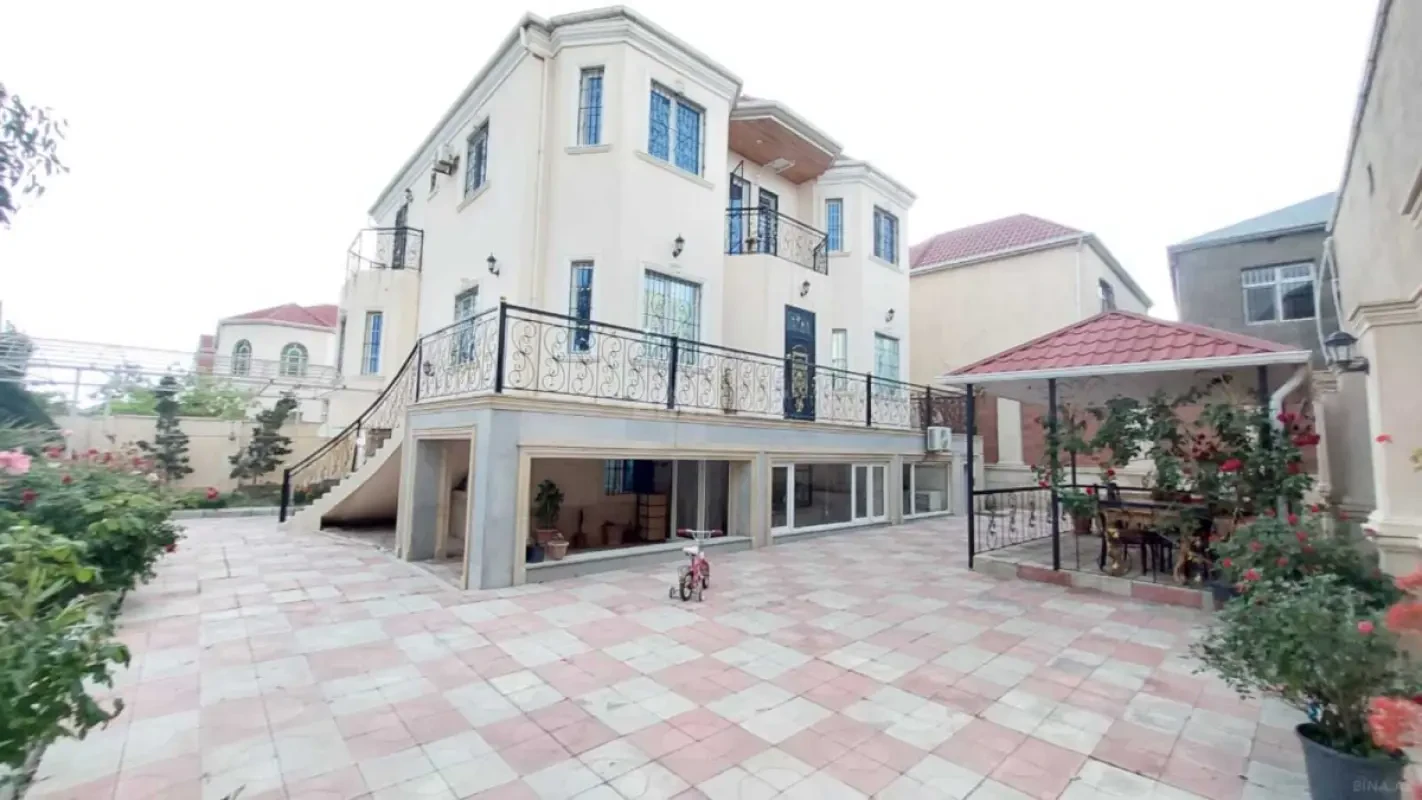 Satılır 6 otaqlı həyət evi 330 m²