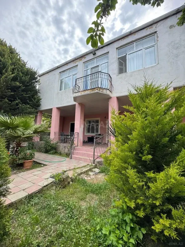 Satılır 6 otaqlı həyət evi 200 m²