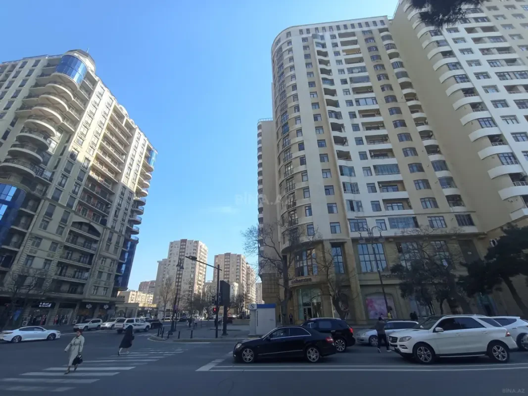 Satılır 4 otaqlı mənzil 220 m²