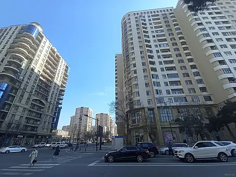 Satılır 4 otaqlı mənzil 220 m² — Bakı 4 otaq 220.00 m²