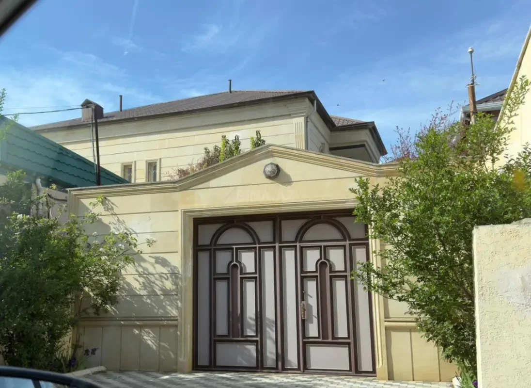 Satılır 9 otaqlı həyət evi 320 m²