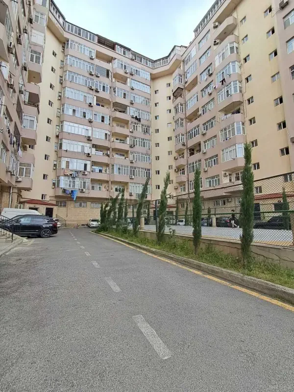Satılır 3 otaqlı mənzil 135 m²