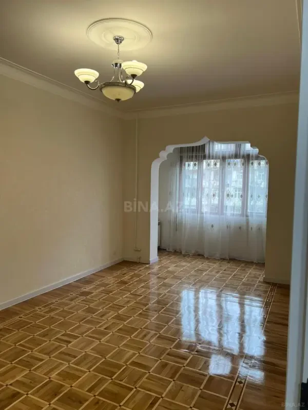 Satılır 4 otaqlı mənzil 100 m²