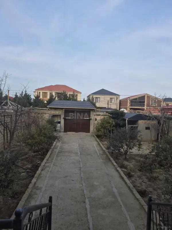 Satılır 5 otaqlı həyət evi 180 m²