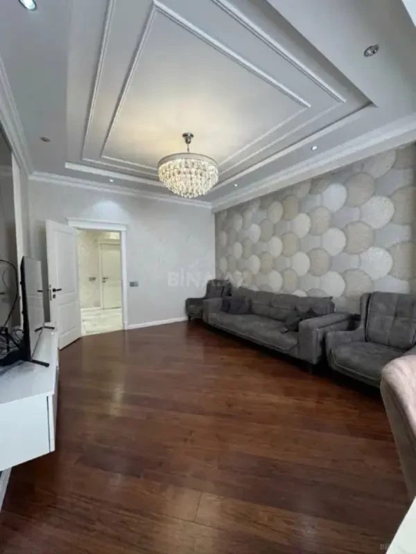 Satılır 3 otaqlı mənzil 117 m²
