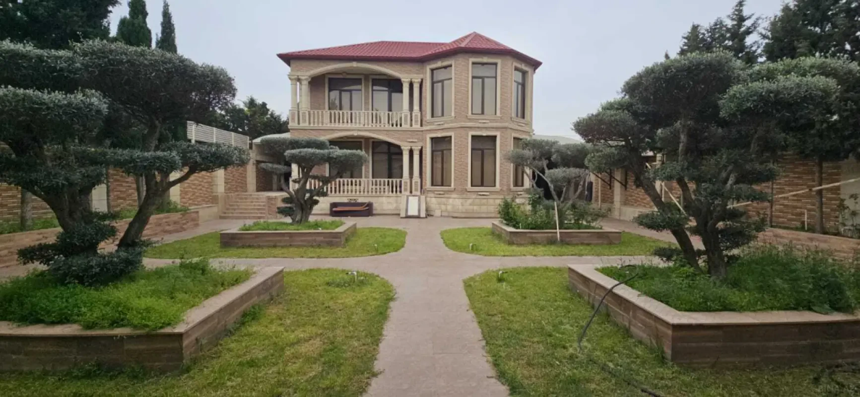 Satılır 5 otaqlı həyət evi 350 m²
