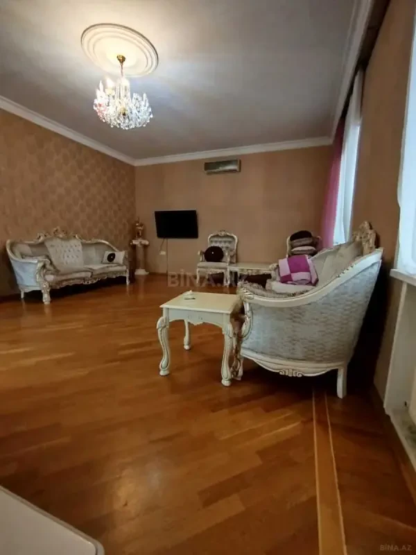 Kirayə verilir 7 otaqlı həyət evi 300 m²