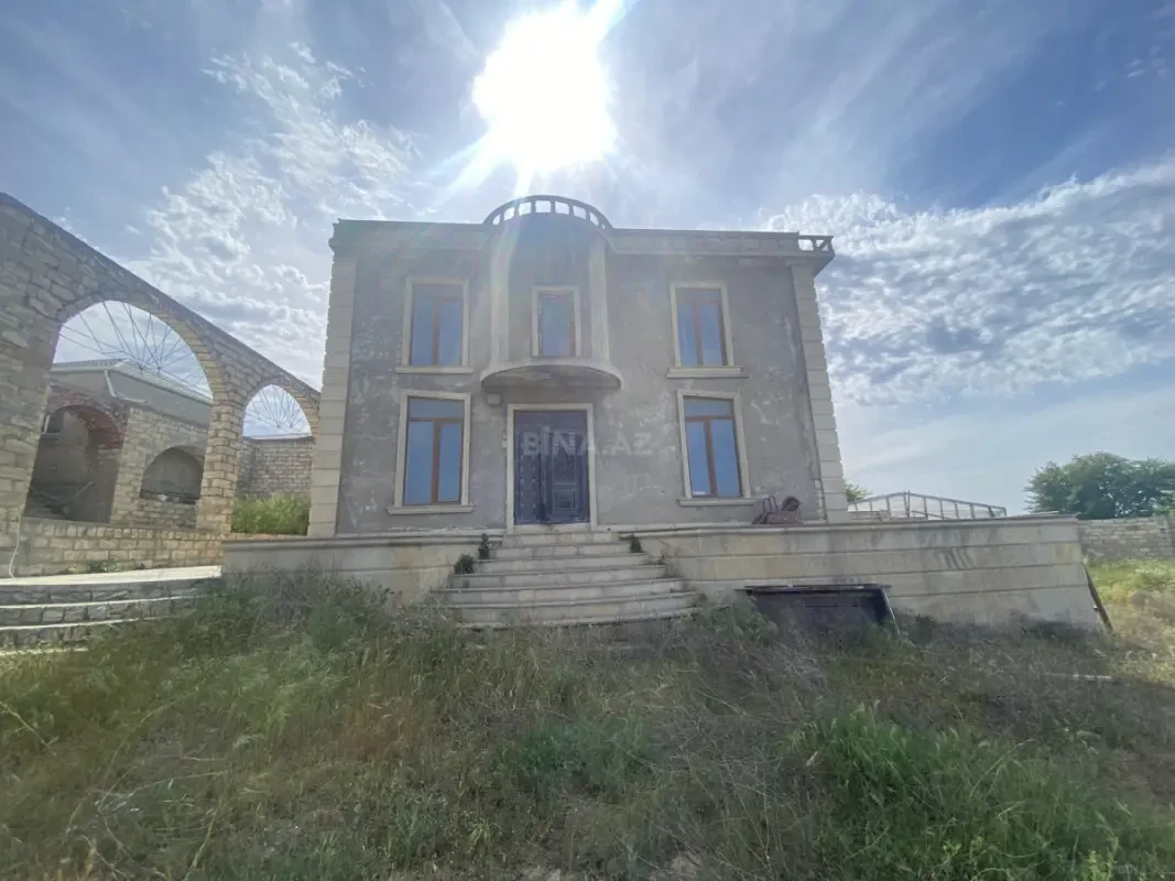 Satılır 6 otaqlı həyət evi 240 m²