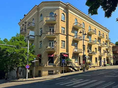 Satılır 4 otaqlı mənzil 100 m² — Bakı 4 otaq 100.00 m²